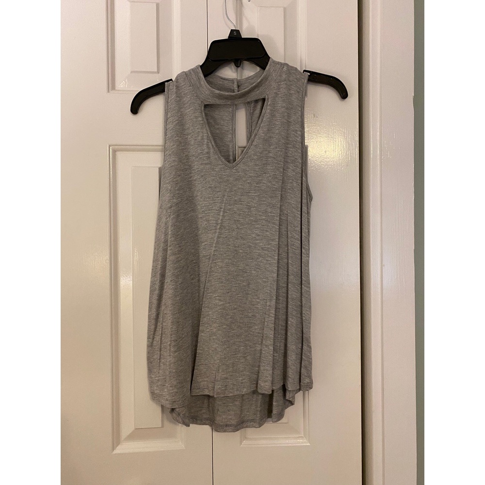 Gray keyhole cut out tank top. Brand new with tags